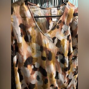 CAbi Brown and Tan V-Neck short Sleeve Graphic Blouse